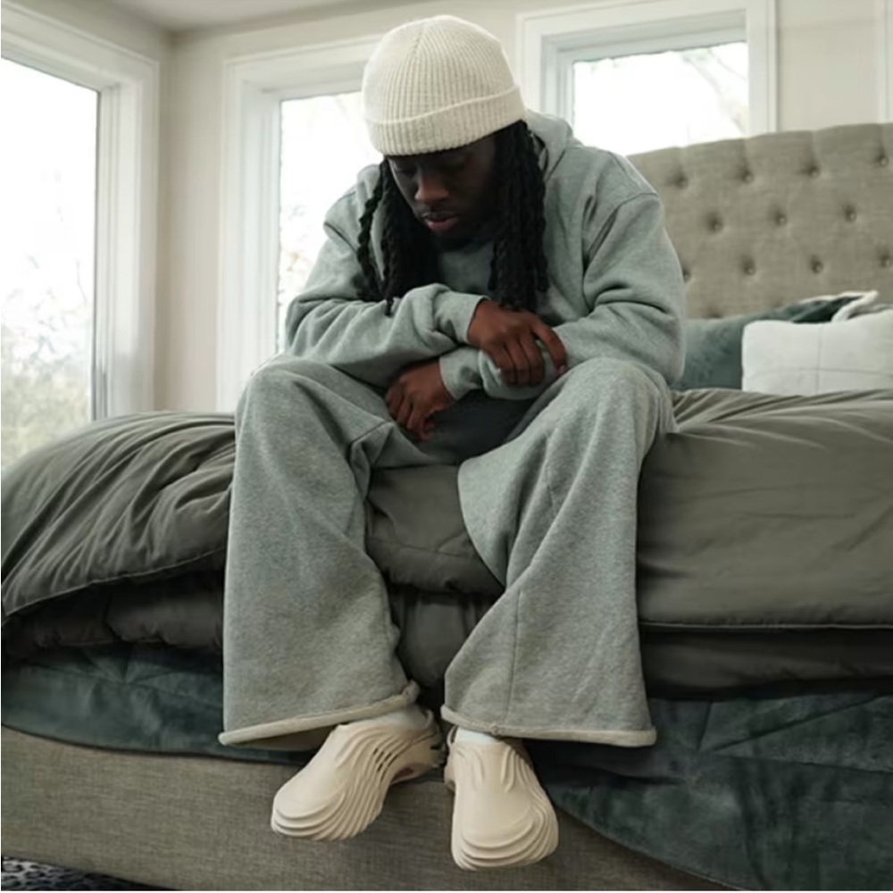 CROCS  almond tint echo wave womens size 6